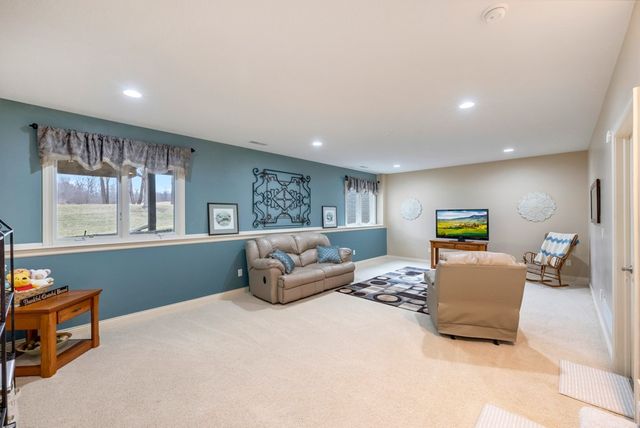 8932 Stonepointe Lane, Johnston, IA 50131