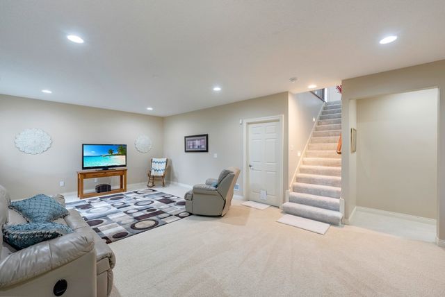 8932 Stonepointe Lane, Johnston, IA 50131