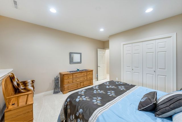 8932 Stonepointe Lane, Johnston, IA 50131