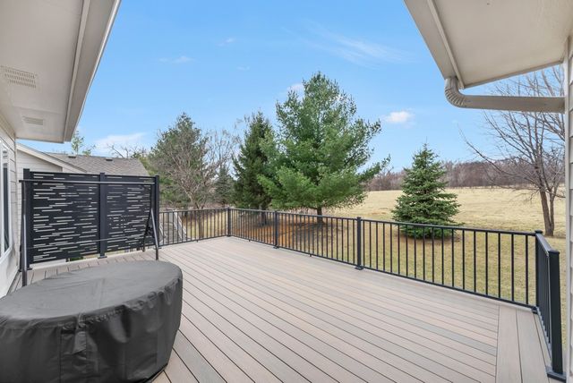 8932 Stonepointe Lane, Johnston, IA 50131