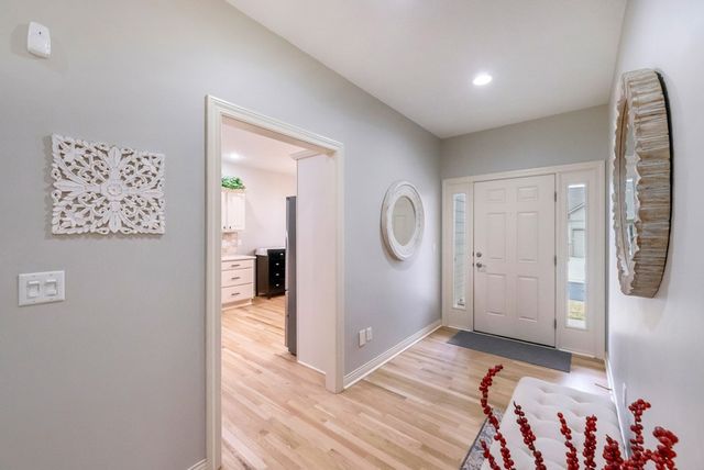 8932 Stonepointe Lane, Johnston, IA 50131