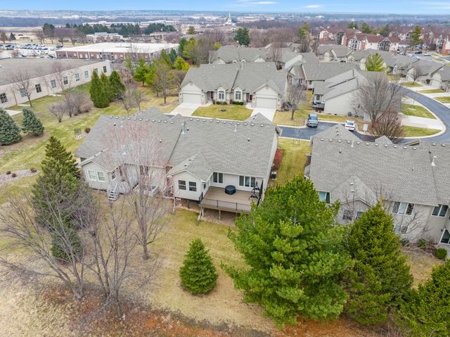 8932 Stonepointe Lane, Johnston, IA 50131