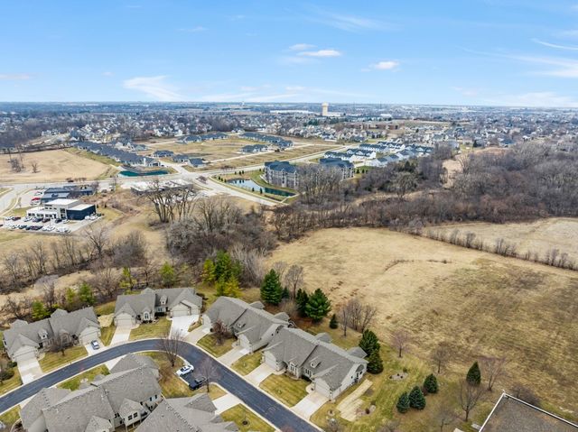 8932 Stonepointe Lane, Johnston, IA 50131