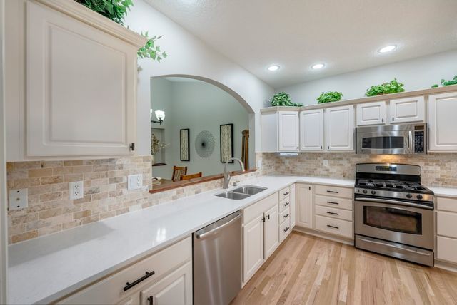 8932 Stonepointe Lane, Johnston, IA 50131