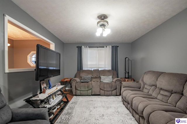 1693 Elm Road, Vine Grove, KY 40175