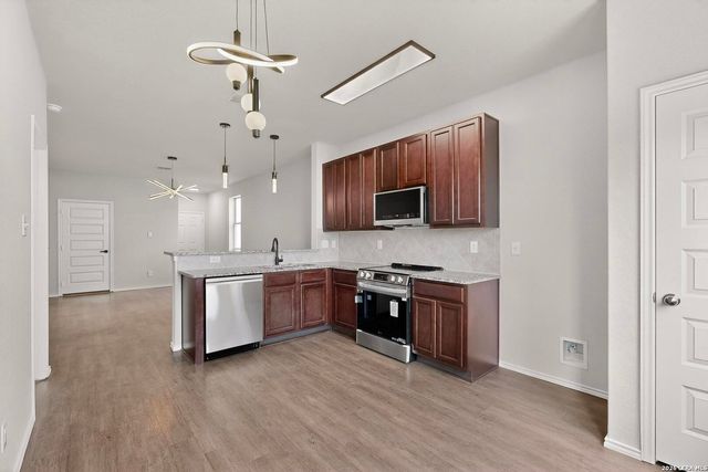 10422 GREEN LAKE DR, San Antonio, TX 78223