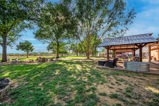 9690 Vail Eton Drive, Pilot Point, TX 76258