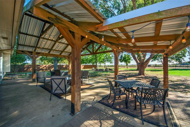 9690 Vail Eton Drive, Pilot Point, TX 76258