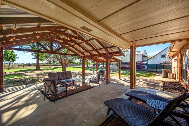9690 Vail Eton Drive, Pilot Point, TX 76258