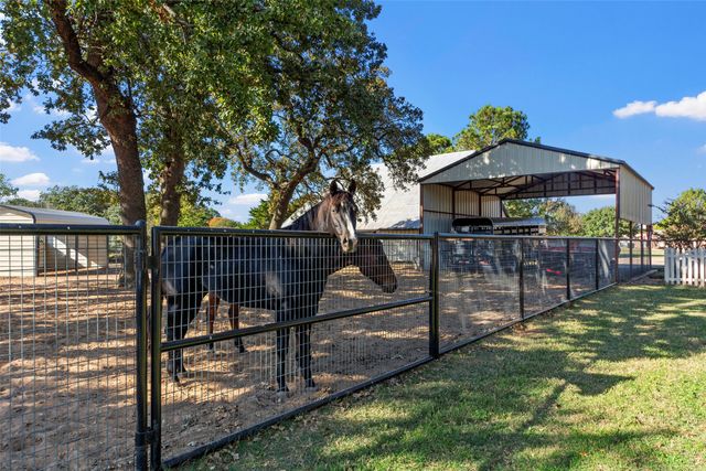 9690 Vail Eton Drive, Pilot Point, TX 76258