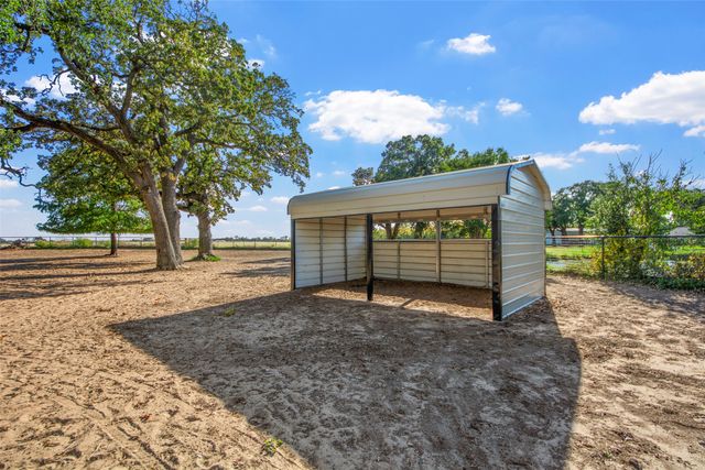 9690 Vail Eton Drive, Pilot Point, TX 76258
