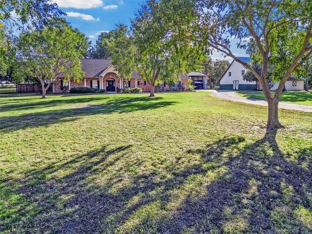 9690 Vail Eton Drive, Pilot Point, TX 76258