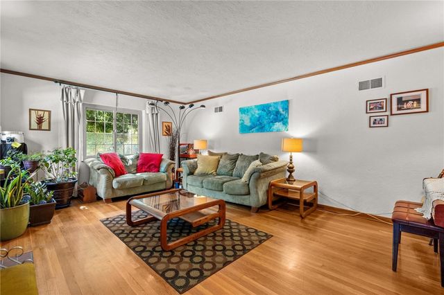 204 Hilltop Avenue, Oakwood, OH 45419