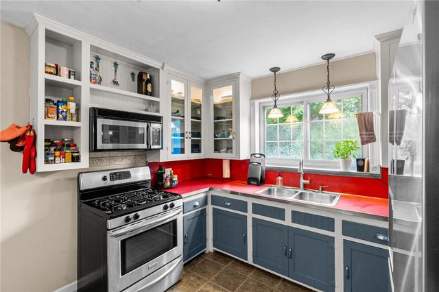204 Hilltop Avenue, Oakwood, OH 45419