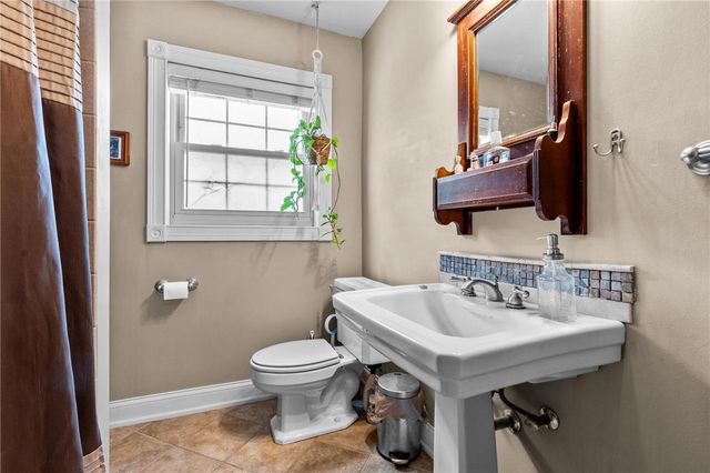 204 Hilltop Avenue, Oakwood, OH 45419