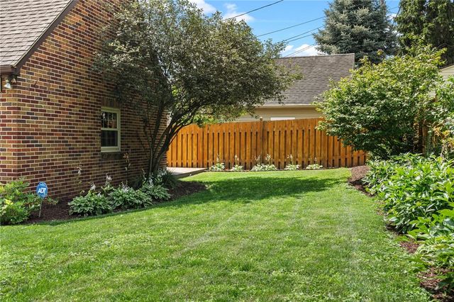 204 Hilltop Avenue, Oakwood, OH 45419