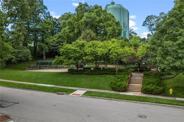 204 Hilltop Avenue, Oakwood, OH 45419