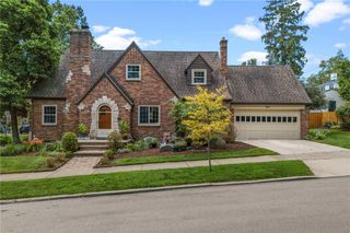 204 Hilltop Avenue, Oakwood, OH 45419