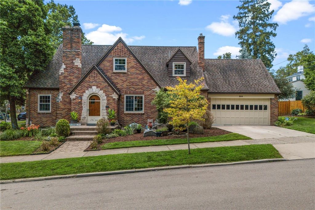 204 Hilltop Avenue, Oakwood, OH 45419