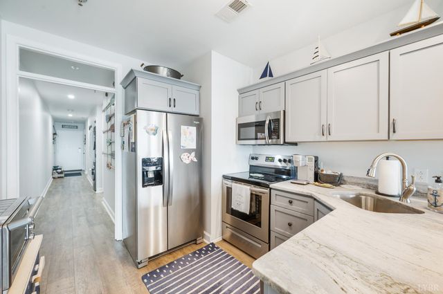 1245 Graves Harbor Trail 212, Huddleston, VA 24104