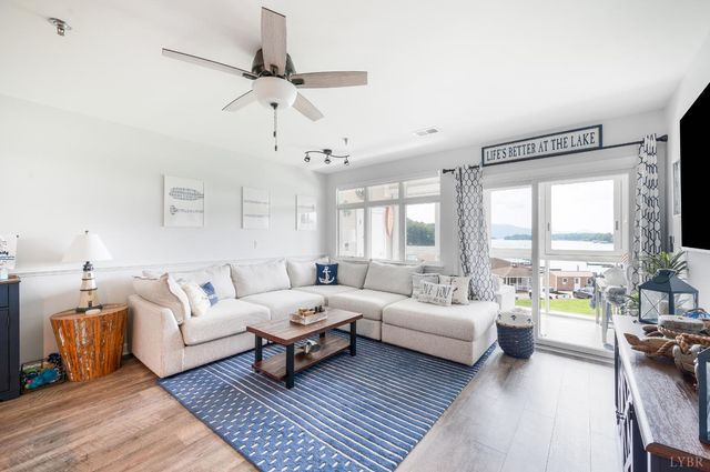 1245 Graves Harbor Trail 212, Huddleston, VA 24104