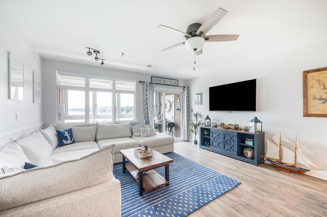 1245 Graves Harbor Trail 212, Huddleston, VA 24104