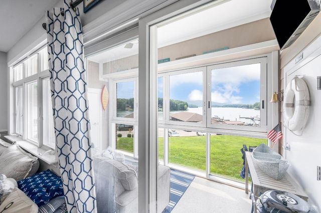 1245 Graves Harbor Trail 212, Huddleston, VA 24104