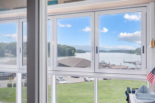 1245 Graves Harbor Trail 212, Huddleston, VA 24104