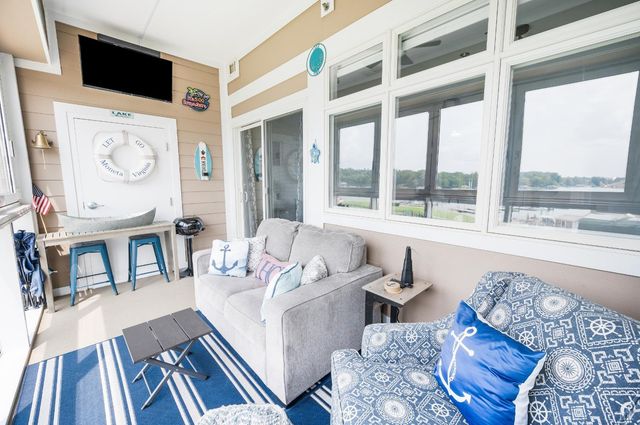 1245 Graves Harbor Trail 212, Huddleston, VA 24104