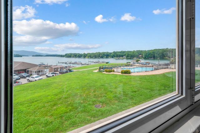 1245 Graves Harbor Trail 212, Huddleston, VA 24104