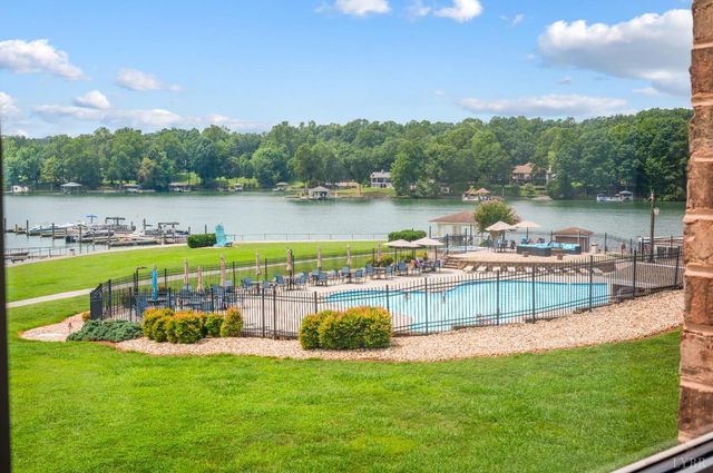 1245 Graves Harbor Trail 212, Huddleston, VA 24104