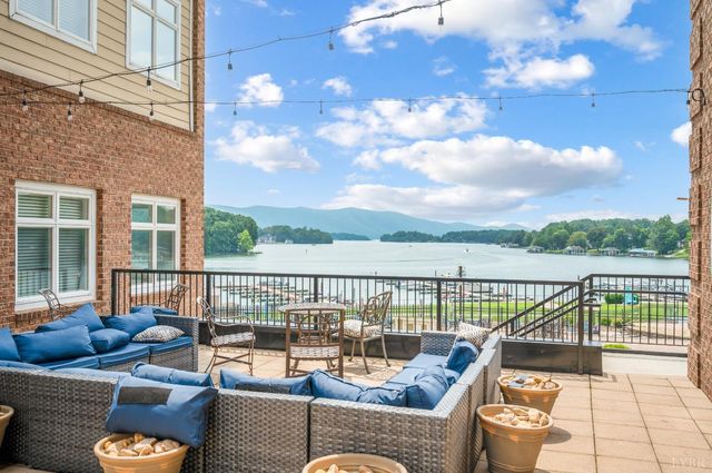 1245 Graves Harbor Trail 212, Huddleston, VA 24104