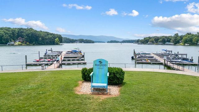 1245 Graves Harbor Trail 212, Huddleston, VA 24104