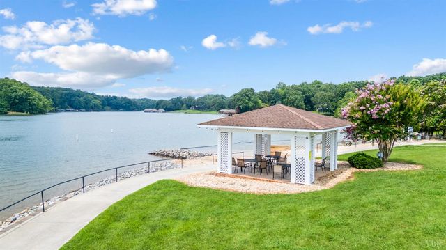 1245 Graves Harbor Trail 212, Huddleston, VA 24104