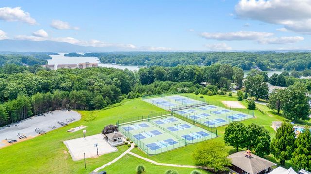 1245 Graves Harbor Trail 212, Huddleston, VA 24104