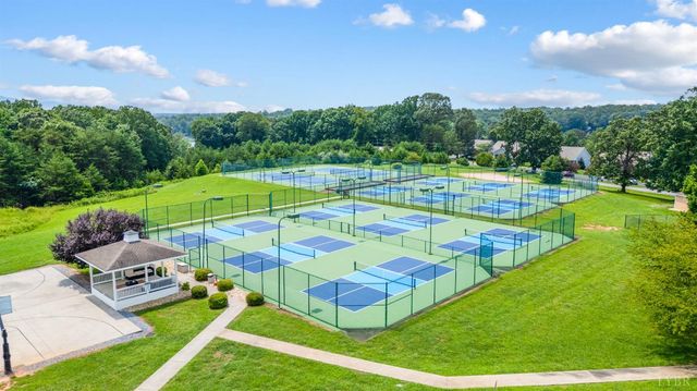 1245 Graves Harbor Trail 212, Huddleston, VA 24104