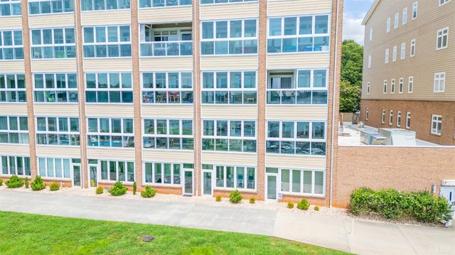 1245 Graves Harbor Trail 212, Huddleston, VA 24104