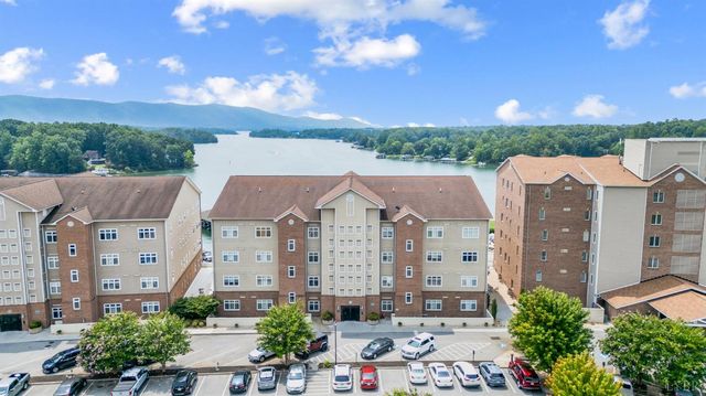 1245 Graves Harbor Trail 212, Huddleston, VA 24104