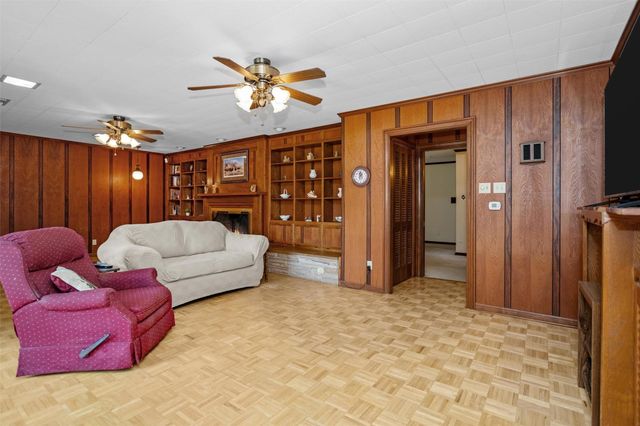 916 E Houston Avenue, Crockett, TX 75835