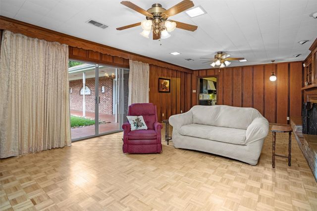 916 E Houston Avenue, Crockett, TX 75835