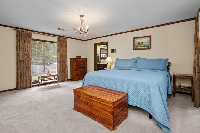 916 E Houston Avenue, Crockett, TX 75835