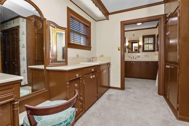 916 E Houston Avenue, Crockett, TX 75835