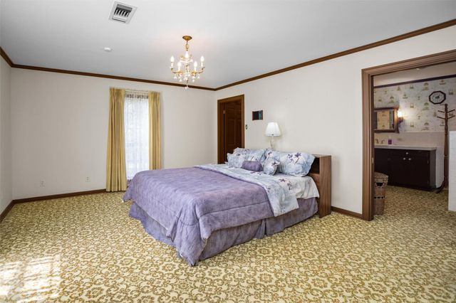 916 E Houston Avenue, Crockett, TX 75835