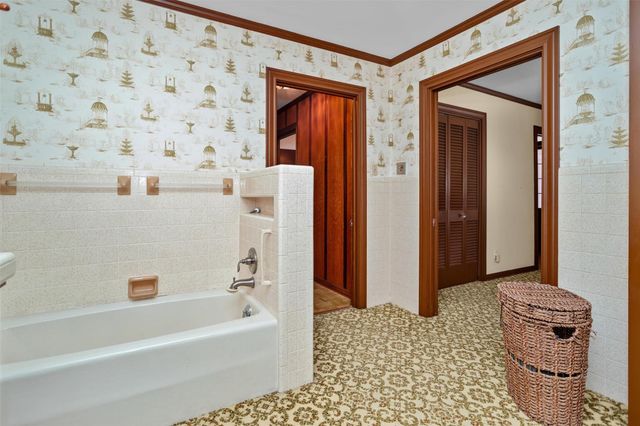 916 E Houston Avenue, Crockett, TX 75835