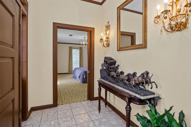 916 E Houston Avenue, Crockett, TX 75835