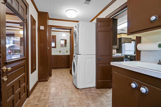 916 E Houston Avenue, Crockett, TX 75835