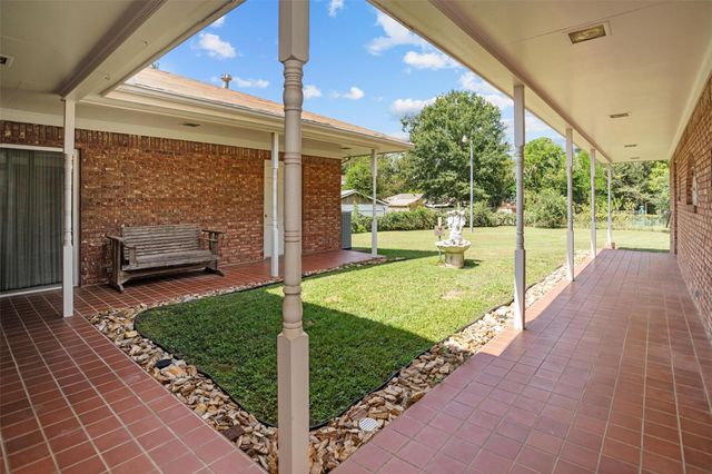 916 E Houston Avenue, Crockett, TX 75835