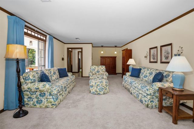 916 E Houston Avenue, Crockett, TX 75835