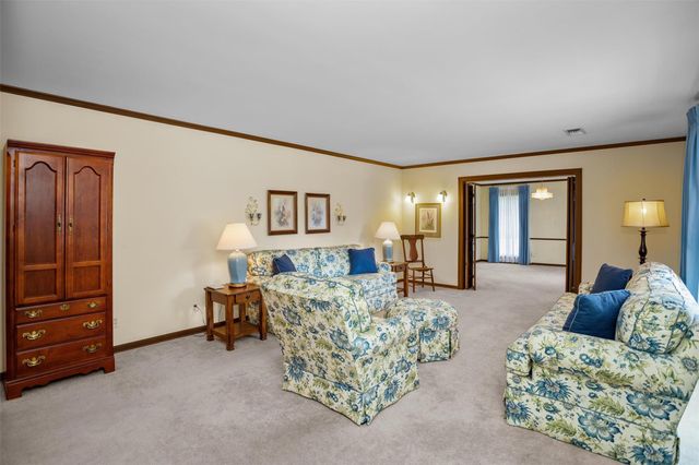 916 E Houston Avenue, Crockett, TX 75835