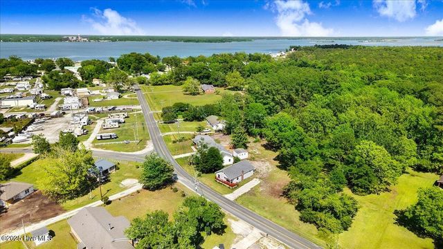 232 Fulcher Landing Road, Sneads Ferry, NC 28460